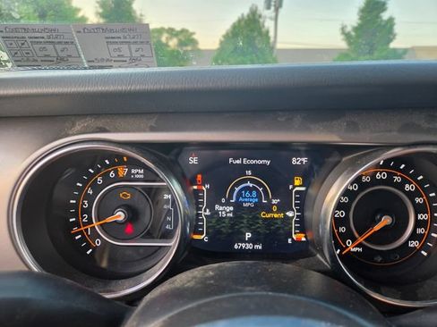 Used 2020 Jeep Gladiator Rubicon AWD/4WD image 4