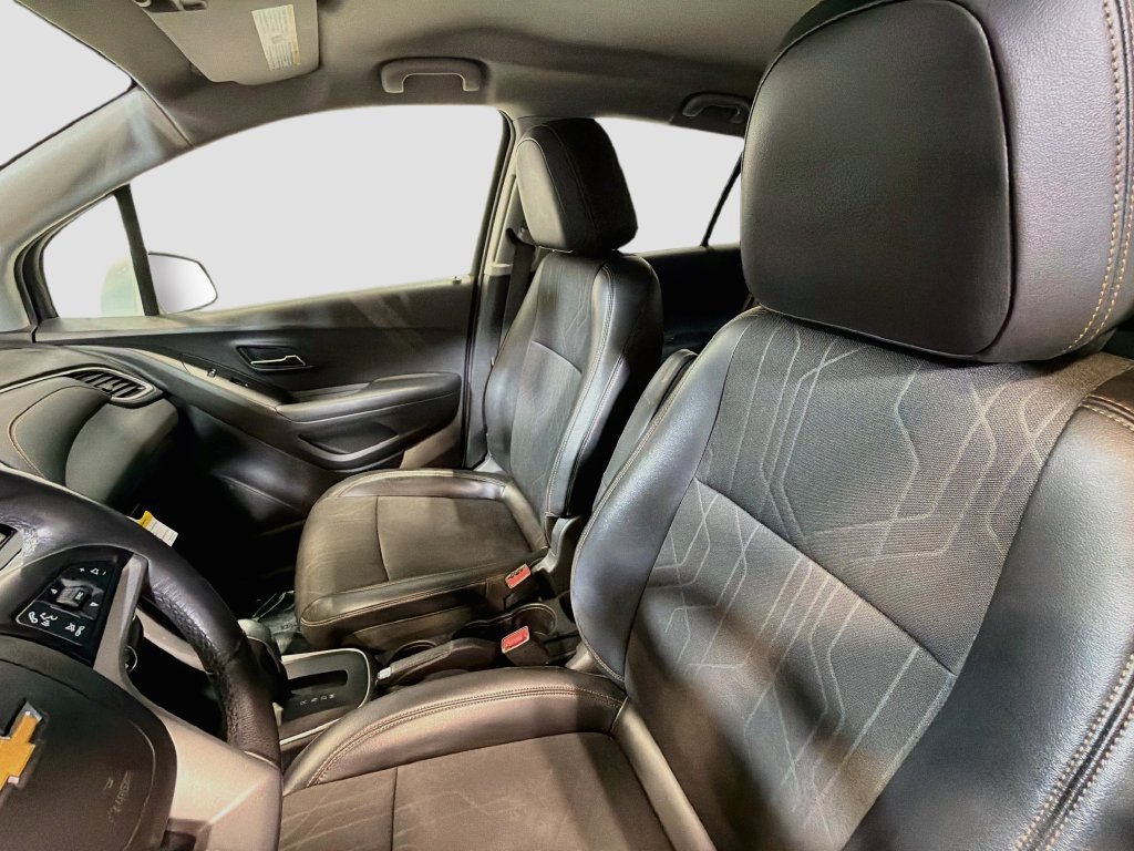 Used 2019 Chevrolet Trax LT w/ LT Convenience Package FWD image 19