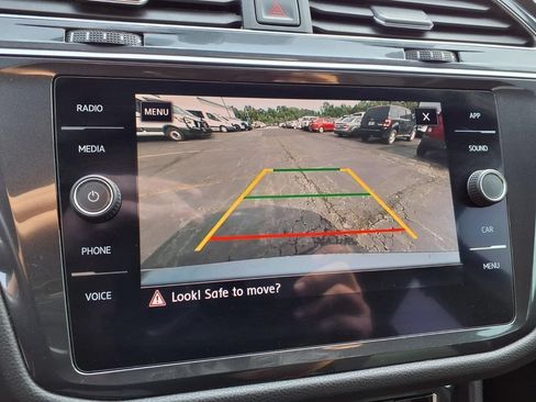Used 2020 Volkswagen Tiguan SE R-Line FWD image 11