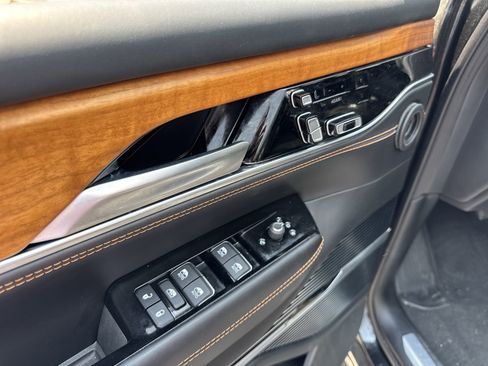 New 2024 Jeep Grand Wagoneer Series III w/ Flexible Seating Group image 19