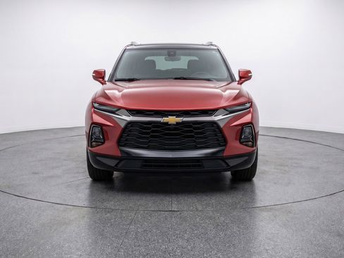 Used 2025 Chevrolet Blazer LT image 2