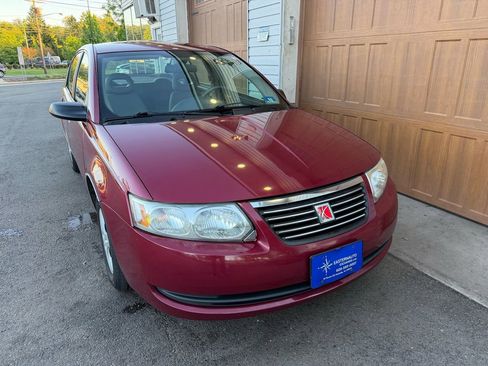 Used 2005 Saturn ION Level 1 FWD image 1