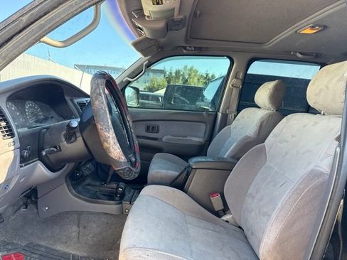 Used 2002 Toyota 4Runner SR5 AWD/4WD image 5