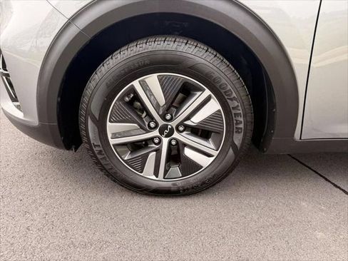Used 2022 Kia Niro LXS FWD image 10