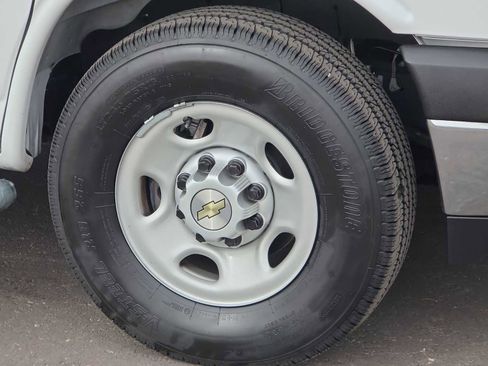 Used 2024 Chevrolet Express 2500 w/ Driver Convenience Package image 12