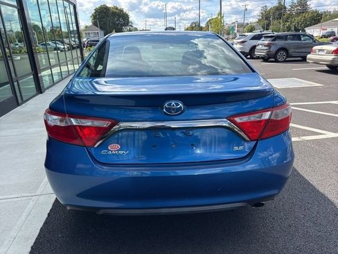 Used 2017 Toyota Camry SE image 4