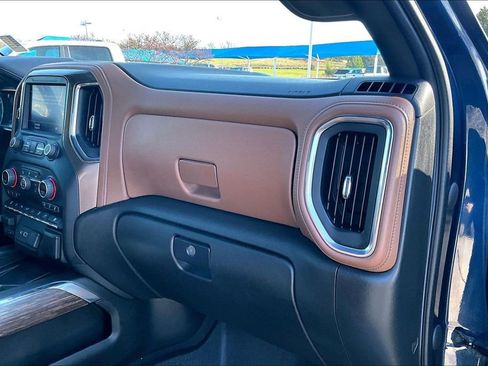 Used 2022 Chevrolet Silverado 2500 High Country w/ Technology Package image 13