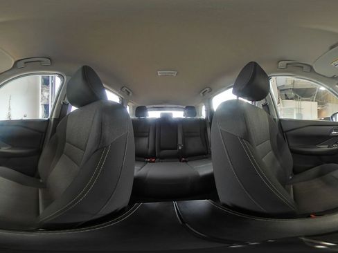 Used 2025 Nissan Rogue SV FWD image 44