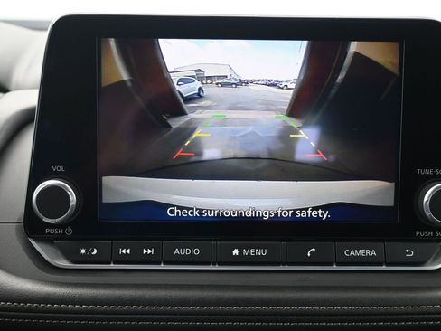 Used 2025 Nissan Rogue SV image 32