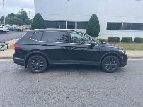 Used 2024 Volkswagen Tiguan SE FWD image 5