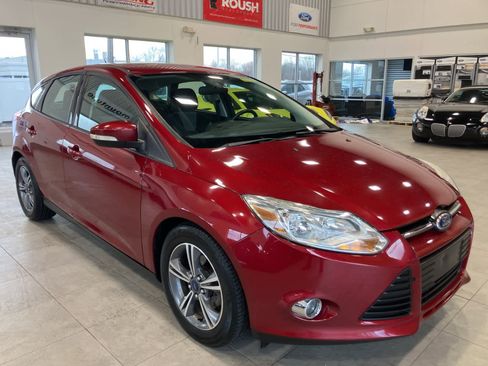 Used 2014 Ford Focus SE w/ SE Sport Package image 3