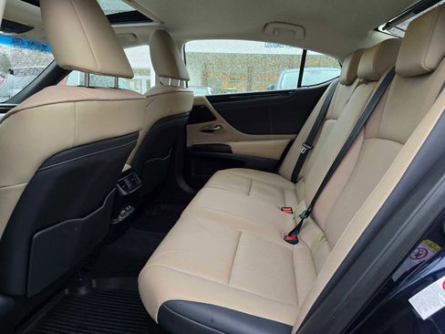 Used 2019 Lexus ES 300h image 17