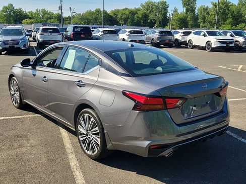 Used 2024 Nissan Altima 2.5 SL AWD/4WD image 6