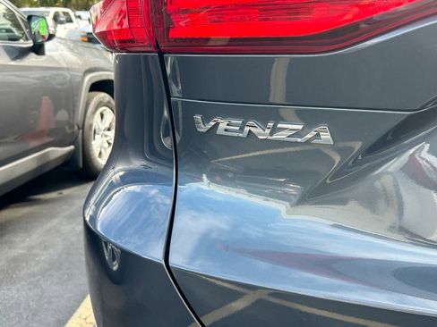 Used 2024 Toyota Venza XLE image 32