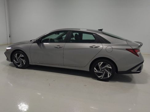 Used 2025 Hyundai Elantra Sport FWD image 3