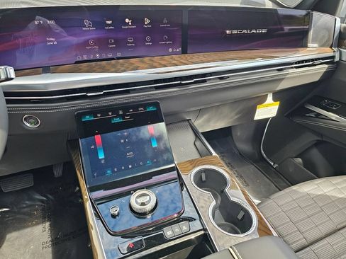New 2026 Cadillac Escalade ESV Platinum Sport AWD/4WD image 32