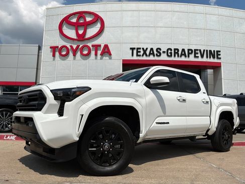 Used 2025 Toyota Tacoma SR5 AWD/4WD image 2