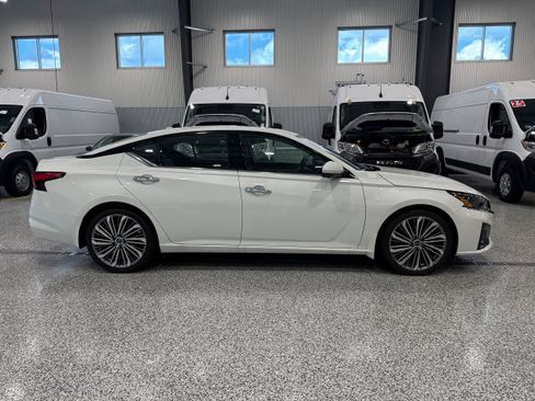 Used 2023 Nissan Altima 2.5 SL FWD image 4