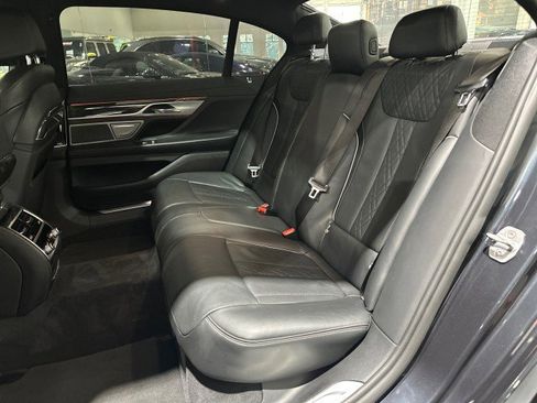 Used 2018 BMW 750i RWD image 6