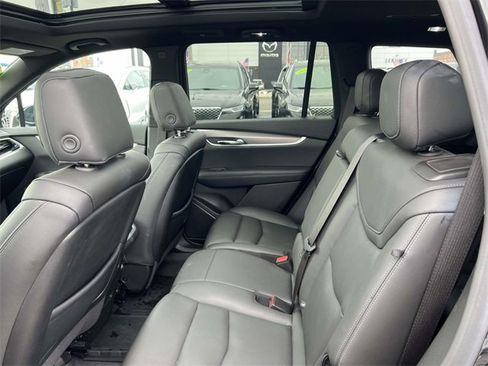 Used 2024 Cadillac XT6 Luxury image 11