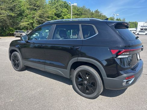 New 2026 Volkswagen Taos SE FWD image 4