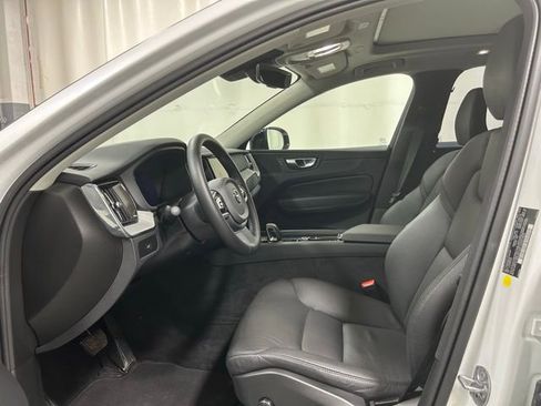 Certified 2025 Volvo XC60 B5 Core image 8