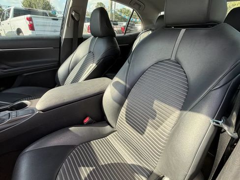 Used 2022 Toyota Camry SE FWD image 13
