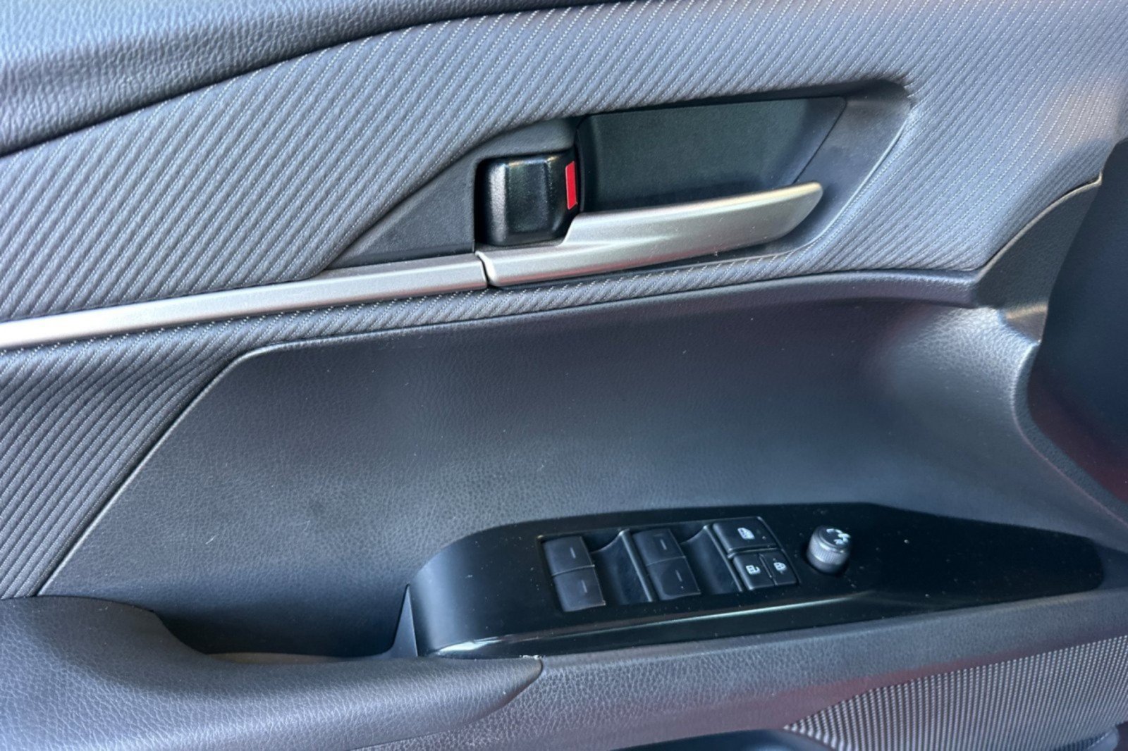Certified 2025 Toyota Camry SE FWD image 10