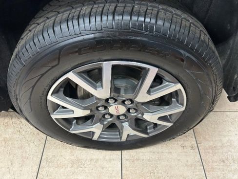 Used 2020 GMC Acadia SLE image 20