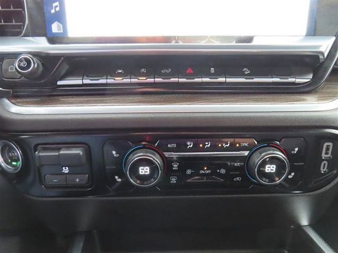 Used 2025 Chevrolet Silverado 1500 LT AWD/4WD image 23