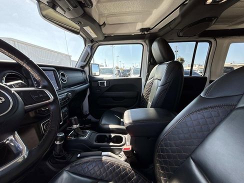 Used 2021 Jeep Wrangler Unlimited Sahara image 9