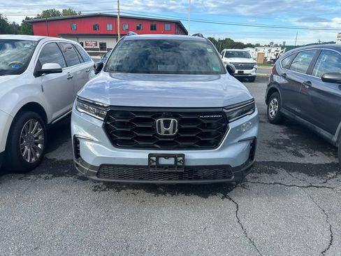 Used 2025 Honda Pilot Black Edition image 2