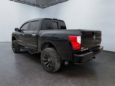 Used 2020 Nissan Titan SV w/ SV Convenience Package image 3