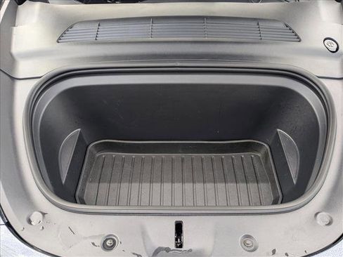 Used 2022 Tesla Model Y Long Range image 21