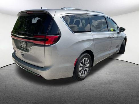 Used 2021 Chrysler Pacifica Touring-L FWD image 15
