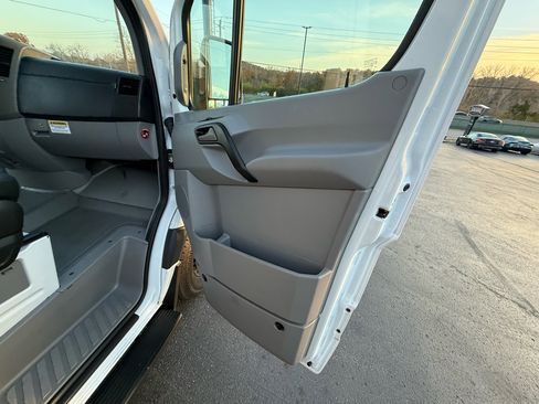Used 2018 Mercedes-Benz Sprinter 2500 image 31