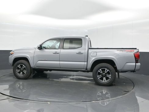 Used 2018 Toyota Tacoma TRD Sport image 13