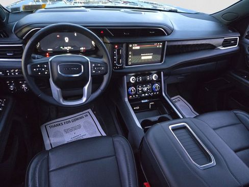 Used 2023 GMC Yukon XL Denali image 12