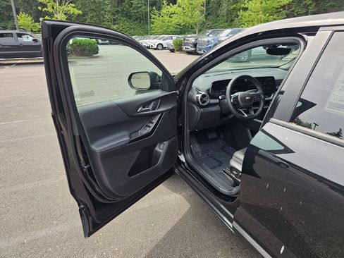 New 2026 Chevrolet Equinox LT w/ Convenience Package II AWD/4WD image 18