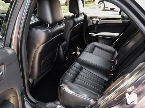 Used 2019 Chrysler 300 S RWD image 51