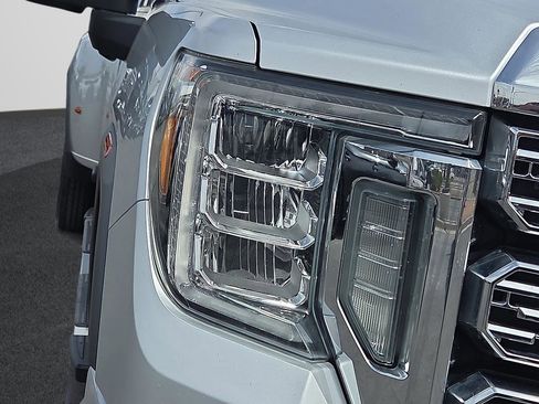 Used 2020 GMC Sierra 3500 Denali w/ Denali Ultimate Package AWD/4WD image 18