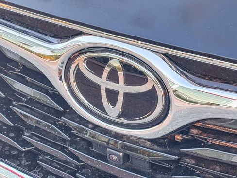 New 2026 Toyota Highlander Platinum image 10