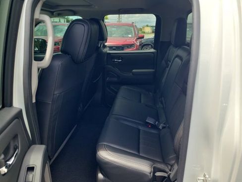 Used 2024 Nissan Frontier SL w/ Technology Package RWD image 10