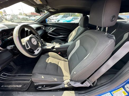 Used 2017 Chevrolet Camaro LT w/ Technology Package RWD image 9