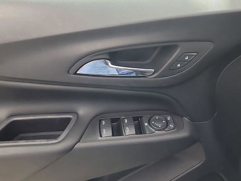 Used 2020 Chevrolet Equinox LT image 30
