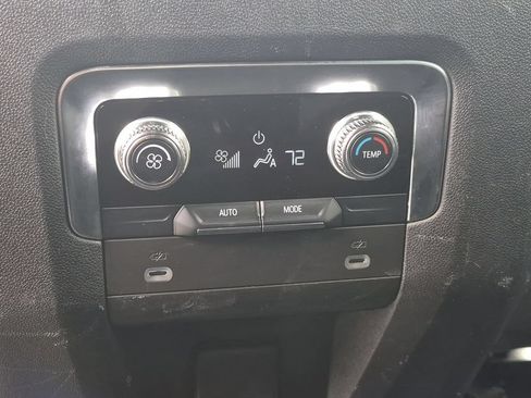 Used 2024 GMC Yukon SLT AWD/4WD image 14