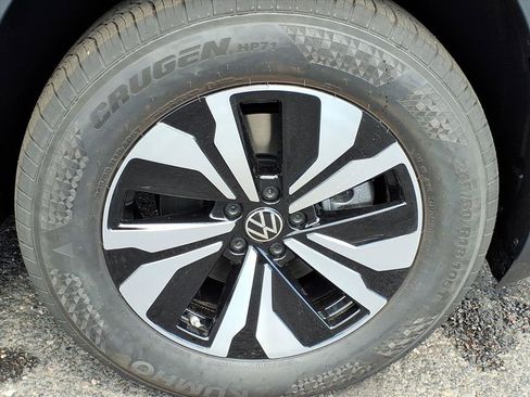 New 2026 Volkswagen Atlas SE image 8