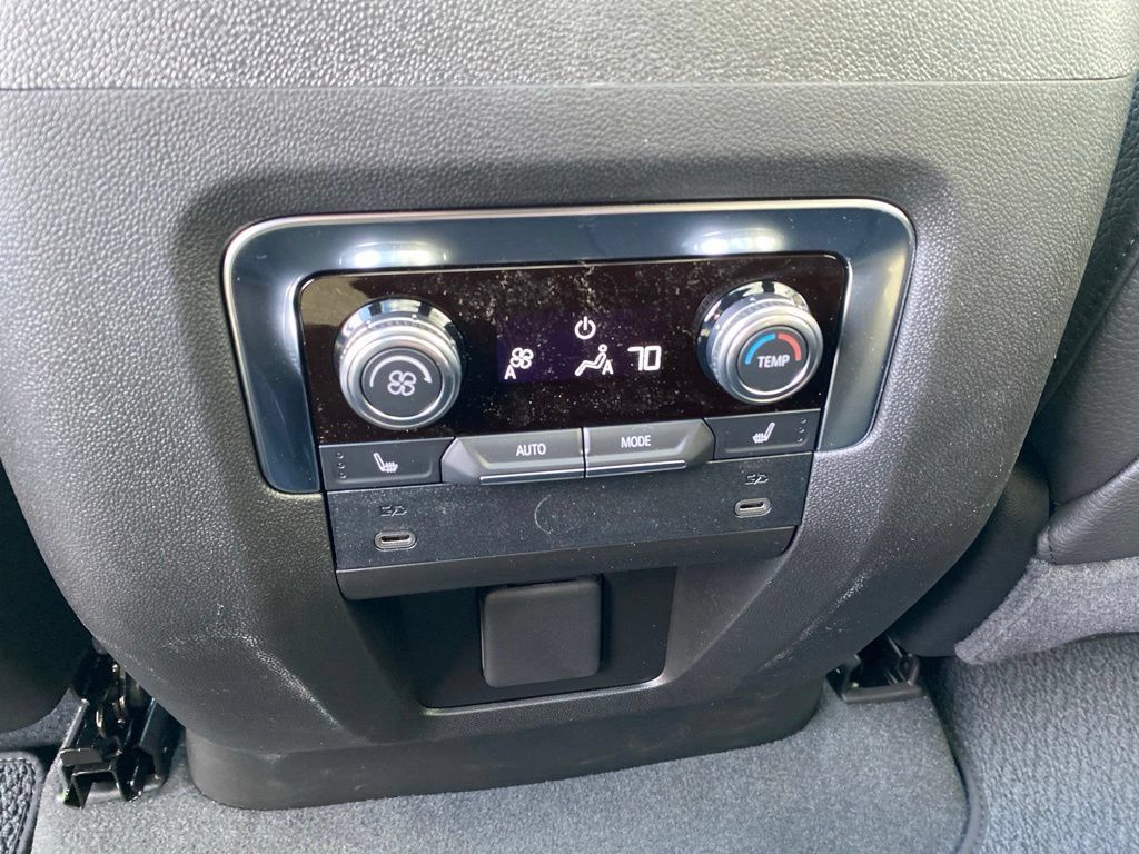 Used 2026 GMC Yukon Denali w/ Sun & Power Step Package AWD/4WD image 28