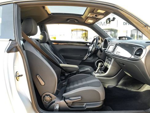 Used 2014 Volkswagen Beetle R-Line FWD image 31