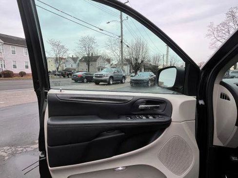 Used 2017 Dodge Grand Caravan SE w/ Power Window Group image 8